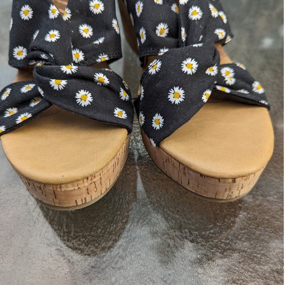 Blowfish Malibu Women's Size 10 Daisy Print Cork Wedge Sandals Criss Cross - Picture 3 of 11